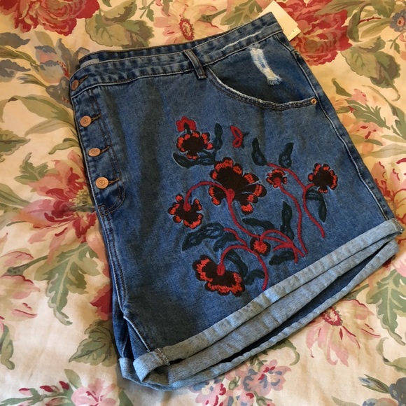 ALICE & YOU Size 26 Denim Shorts Floral Embroidered Fold-Hem  Distressing $69NEW - Picture 6 of 16
